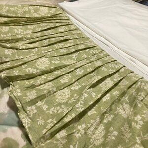 Bedskirt Queen Botanical